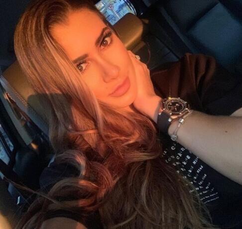 <em>Carla M. 27 Años</em>